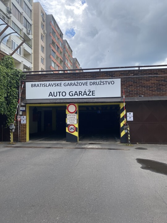 Prenájom stráženého garážového státia Stodolova