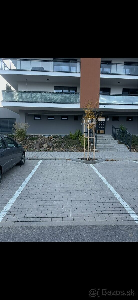 Vonkajšie parkovacie miesto na prenájom v Panoráme