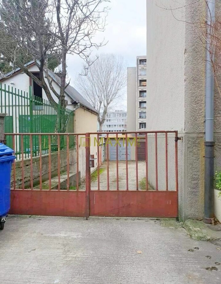 Predaj garáže s pozemkom na Prešovskej ulici v Ružinove
