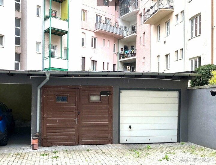 Samostatná garáž 18 m2 na Továrenskej ulici v Starom Meste