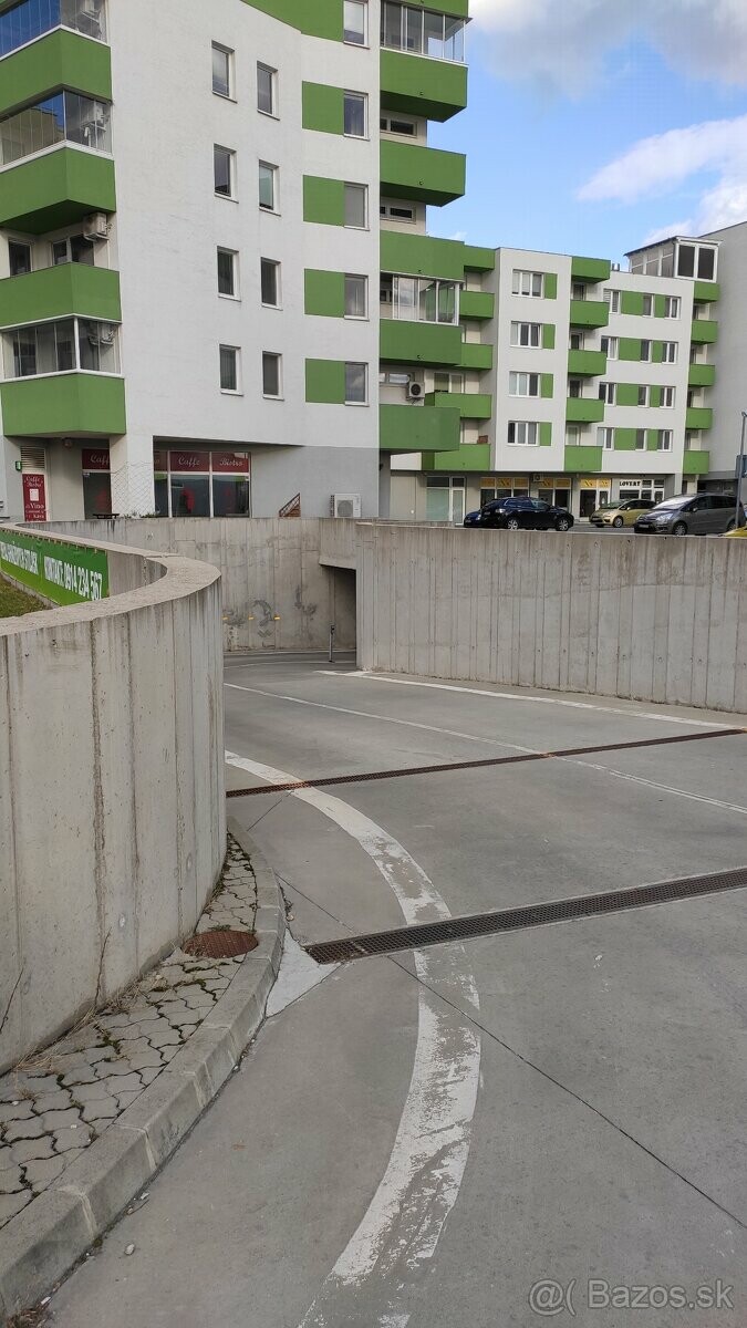 Prenájom garážového státia na ulici Rustaveliho v Bratislave - Rači