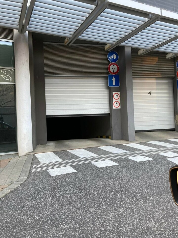 Prenájom vnútorných parkovacích miest v Tri veže na Bajkalskej ulici