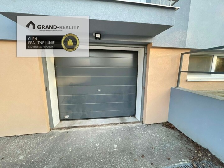 Predaj garáže s elektrinou na Hurbanovej ulici v Skalici