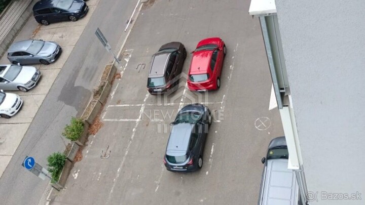 Vonkajšie parkovacie státie na predaj na Košickej ulici