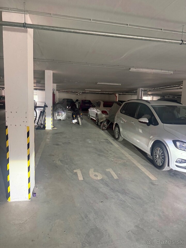 Predaj garážového miesta v parkovacom dome Zvolen - Zapad XXL