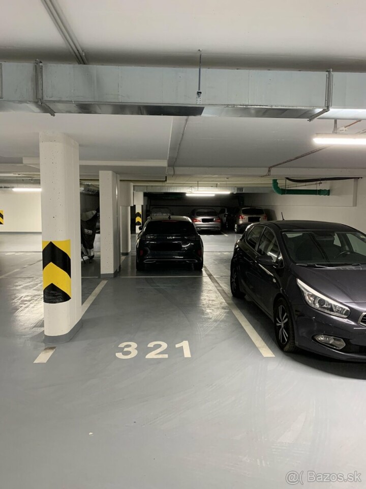 Dlhodobý prenájom garážového parkovacieho miesta v bytovom dome Albeli