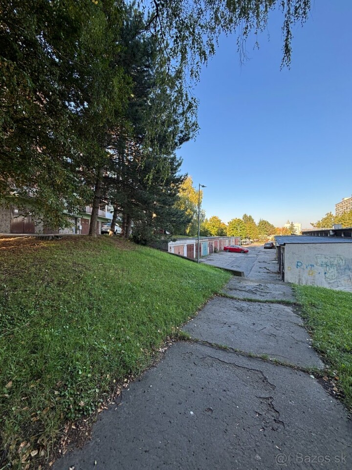 Prenájom garáže v Hlohovci na ulici SNP/Vinohradská