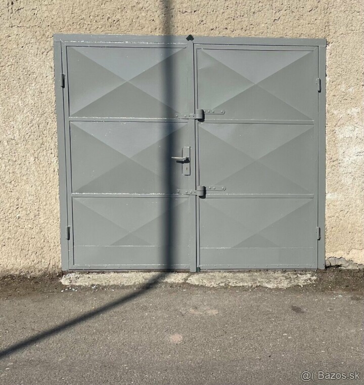 Na predaj garáž s novou strechou na Garážovej ulici