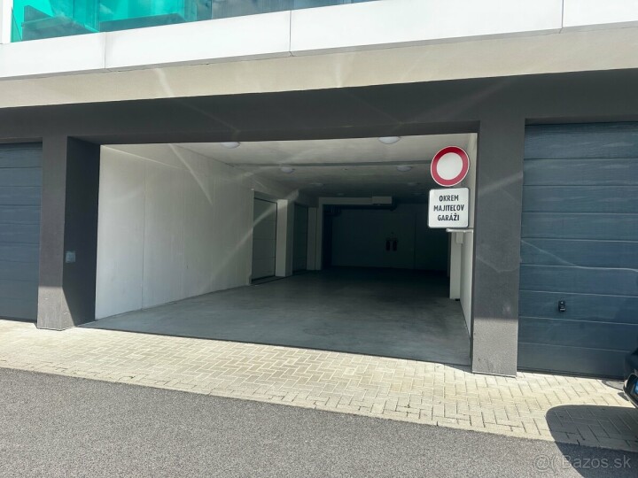 Garáž na prenájom s elektrinou a skladom