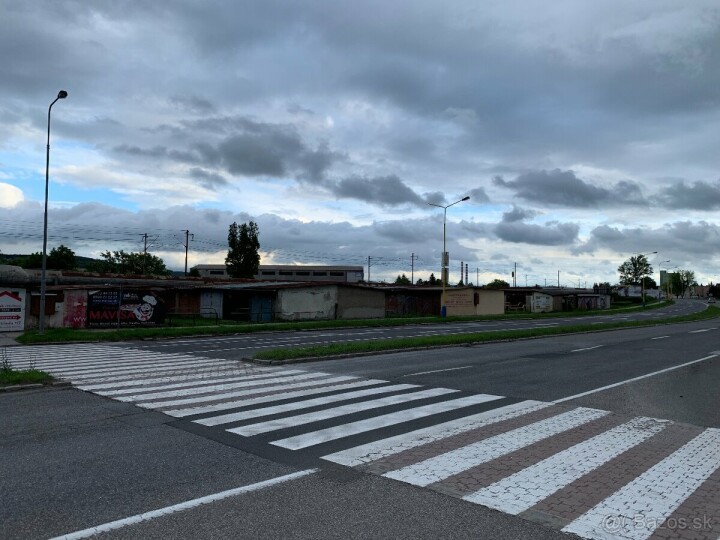 Priestranná garáž na prenájom na Jantárovej ulici v Košiciach