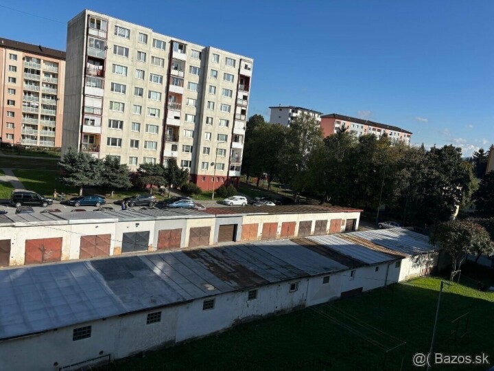Na predaj priestranná garáž s elektrinou v Stropkove