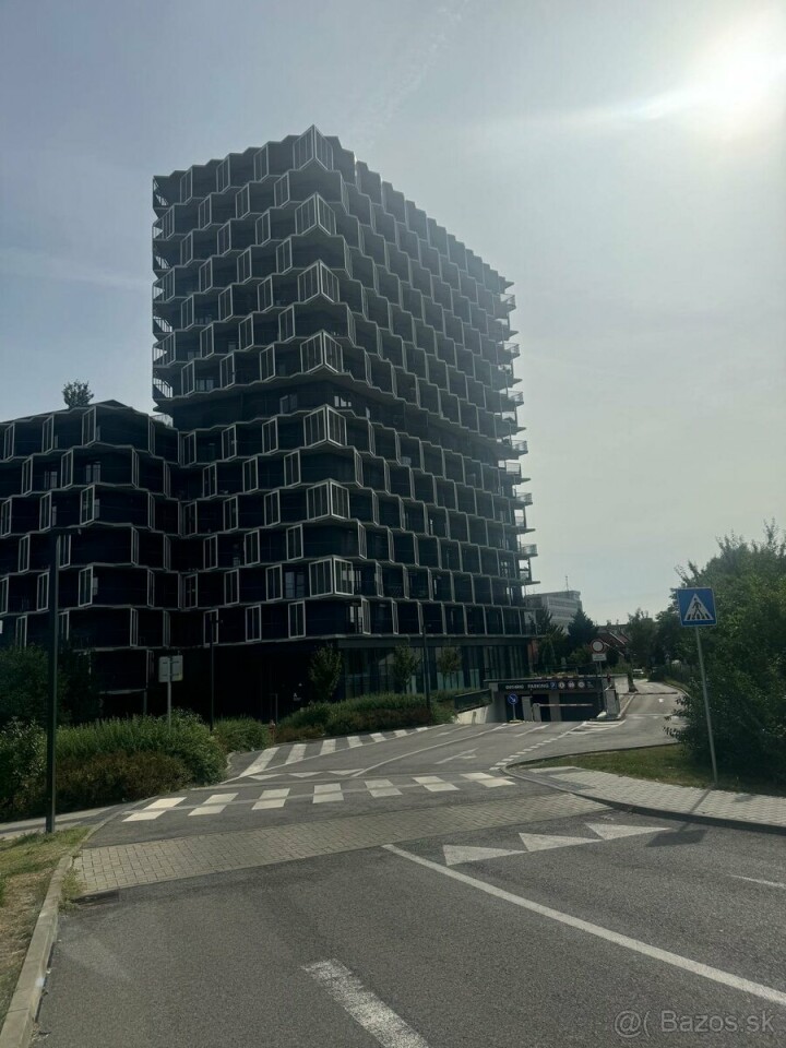 Parkovacie miesto na prenájom v podzemnej garáži na Račianskej