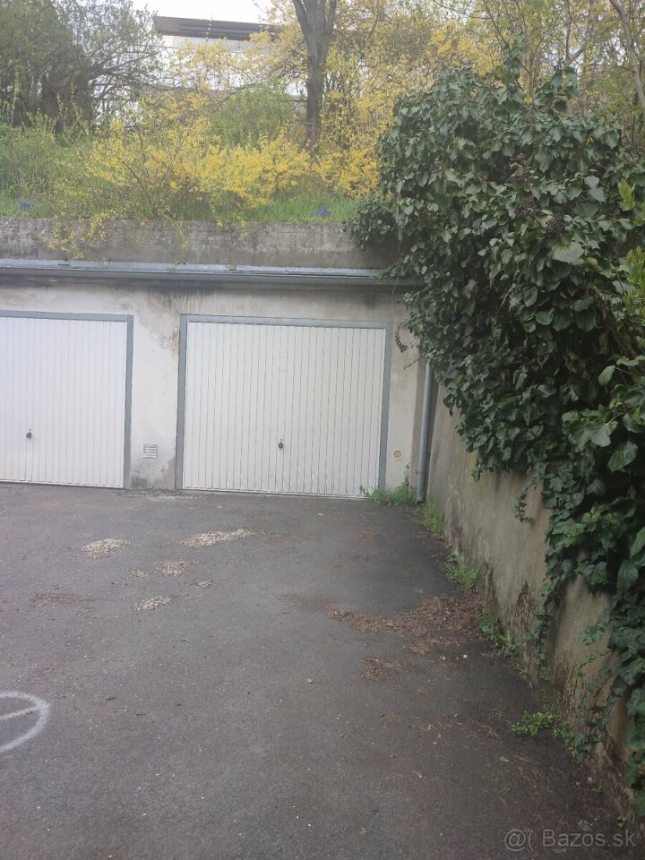 Na predaj murovaná garáž na Kramároch s elektrinou