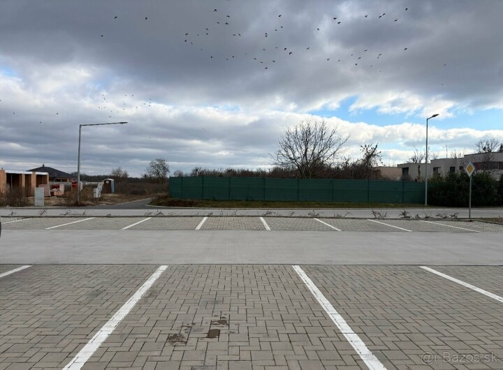 Prenájom vonkajšieho parkovacieho miesta na Dubovej Aleji