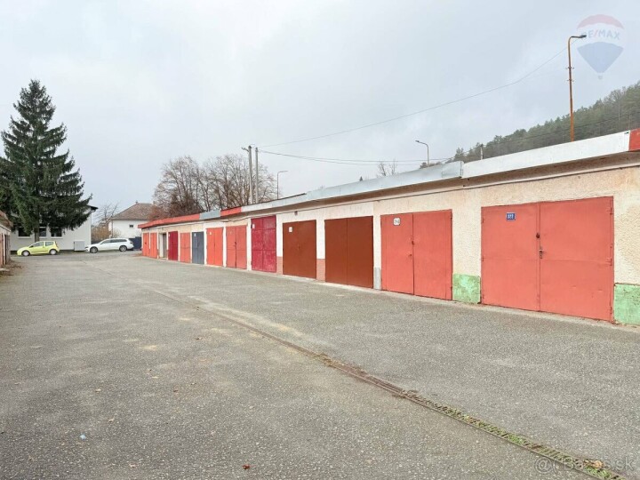 Predaj murované garáže s elektrinou na Puškinovej ulici v Humennom
