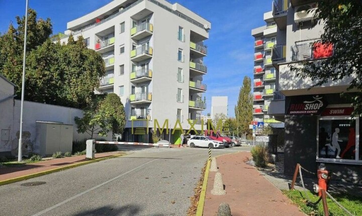 Predaj priestrannej garáže na ulici Údernícka v Petržalke