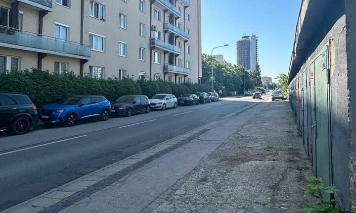 Garáž s montážnou jamou a elektrinou na Kukučínovej ulici