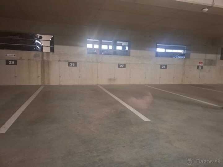 Kryté parkovacie miesto na prenájom v Považskej Galerii
