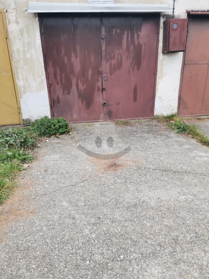 Prenájom garáže s elektrinou a jamou v Komárne