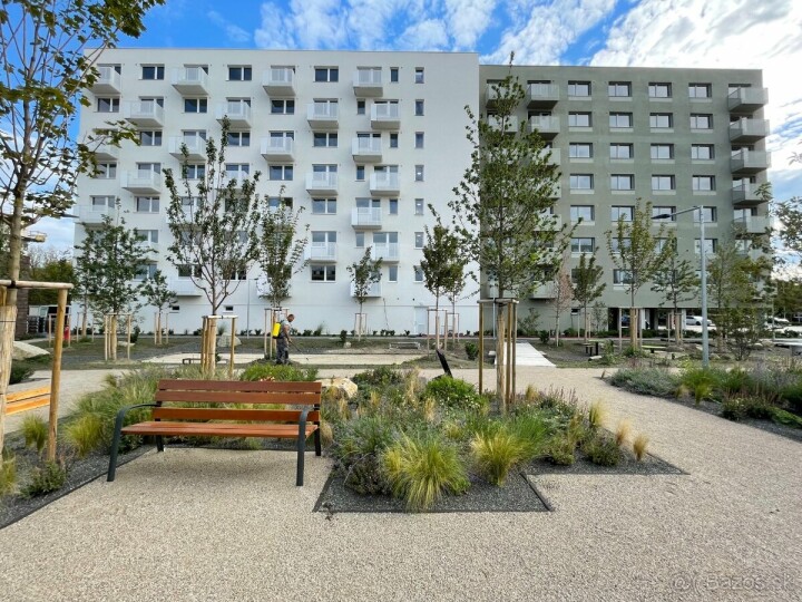 Parkovacie miesto na prenájom pri Letisku Ovocné sady, blok K a F