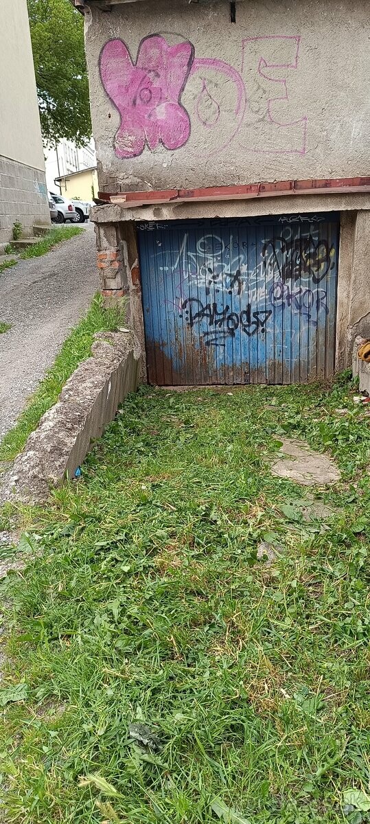 Predaj menšej garáže pre auto v Palkovičovej ulici