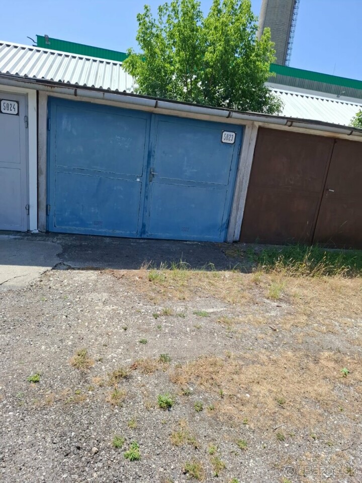 Betónová garáž na predaj s elektrinou