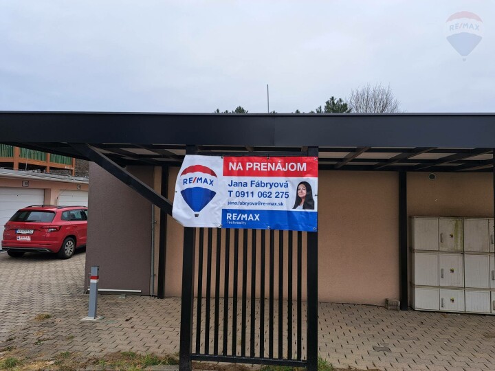 Prenájom uzamykateľného prestrešeného parkovacieho miesta na ulici Tolstého v Prievidzi