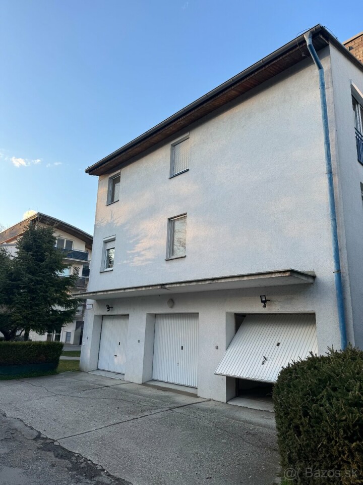 Prenájom garáže v bezpečnom bytovom dome v Ivanke pri Dunaji
