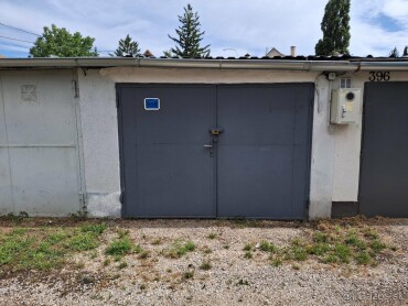 Na predaj udržiavaná garáž v Komárne s rozmermi 280x560 cm