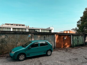 Samostatná garáž o rozlohe 18 m2 na Sliačskej ulici v Bratislave