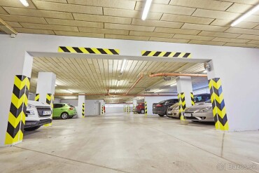 Prenájom garážového státia v bytovom dome na ul. Na Križovatkách, BA Ružinov