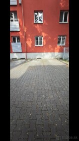 Parkovacie miesto na prenájom v uzavretom dvore na Niťovej ulici v Ružinove