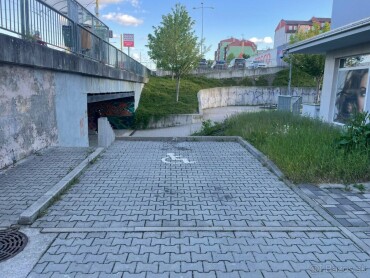 Samostatné parkovacie miesto na Slnečnom námestí v Žiline