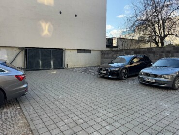 Prenájom parkovacích miest v uzavretom dvore v Košiciach