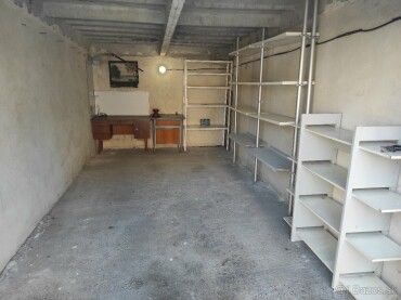 Dlhodobý prenájom samostatnej garáže, Hlinická ul., 19 m2 s elektrickým pripojením