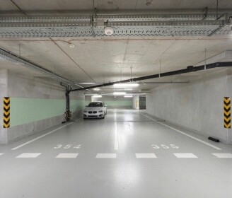 Na predaj priestranné parkovacie miesto v garáži EINPARK