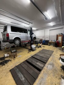 Prenájom autodielne s vybavením a montážnou jamou