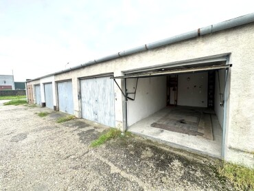 Murovaná garáž 20 m² s elektrinou na predaj v Šali