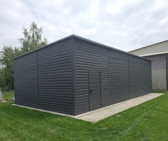 Plechová garáž 12x6 m s bránou a vstupnými dverami