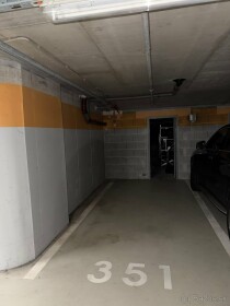 Parkovacie miesto s pivničnou kobkou na predaj v River Parku