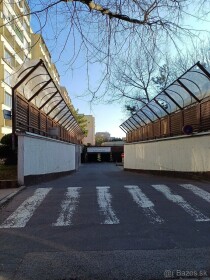 Prenájom vnútorného parkovacieho státia na Stodolovej ulici v Ružinove