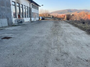 Parkovacie miesto pre kamióny a osobné autá v Hôrkach