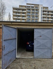 Garáž 19 m2 na predaj v Rači