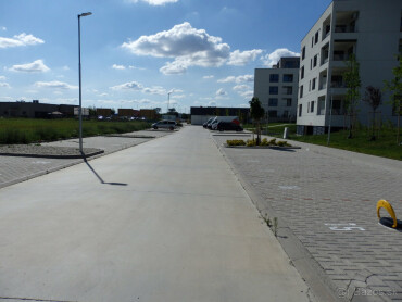 Dlhodobý prenájom vonkajších parkovacích miest na Tulipánovej ulici v Seredi