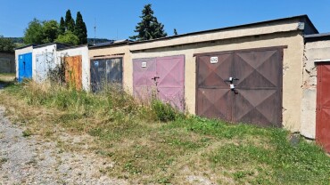 Murovaná garáž na predaj - Cesta pod Hradovou, Sever