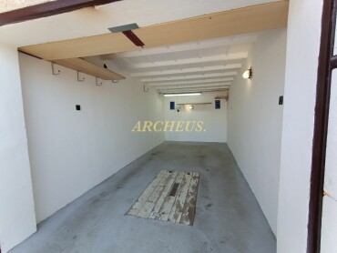 Priestranná murovaná garáž na predaj na Svätoplukovej ulici