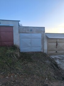 Predaj garáže s prístupom na vodu a elektrinu v Handlovej