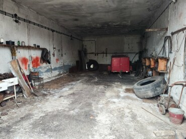 Prenájom priemyselných garáží 55 m² v Podhradí