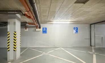 Veľké vnútorné garážové stojisko na predaj na Kazanskej ulici