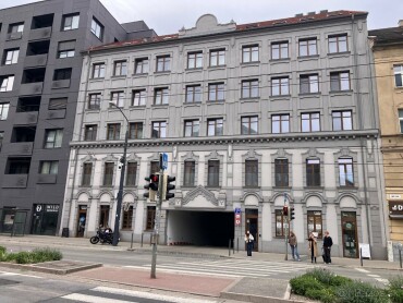 Prenájom 2 parkovacích miest v podzemnej garáži na Nám. 1.mája